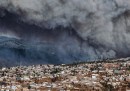 Il grande incendio a Valparaíso, in Cile
