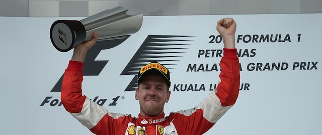 Sebastian Vettel della Ferrari esulta sul podio (MOHD RASFAN/AFP/Getty Images)