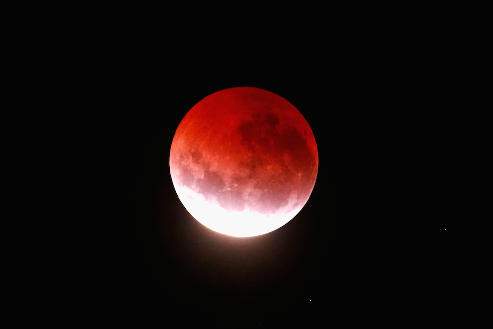 Le foto dell’eclissi lunare totale Il Post