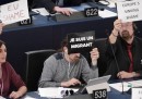 Gli oggetti dei migranti, mostrati al Parlamento Europeo