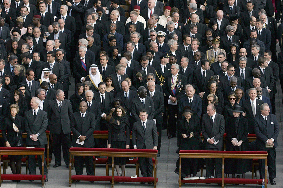 I funerali di Giovanni Paolo II, dieci anni fa - Il Post