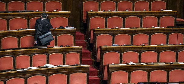 Banchi vuoti in Aula al Senato durante l'esame del disegno di legge anticorruzione, Roma, 25 marzo 2015. ANSA/ANGELO CARCONI