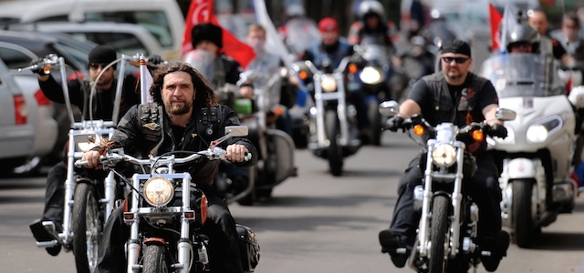 Alexander Zaldostanov e altri Lupi della notte arrivano a una conferenza stampa a Brest, in Bielorussia, dopo che le guardie di frontiera polacche gli hanno impedito di entrare nel paese, 27 aprile 2015. 
(SERGEI GAPON/AFP/Getty Images)