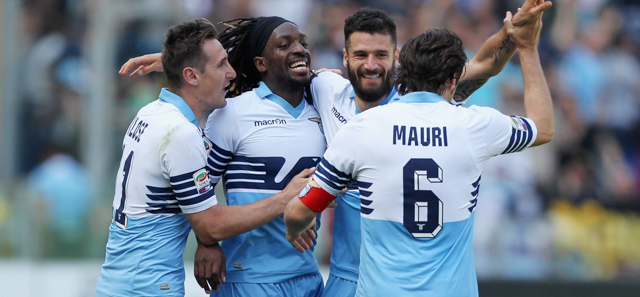 ROME, ITALY - APRIL 12: Antonio Candreva (2nd R) of SS Lazio celebrates with his teammates after scoring the team's third goal during the Serie A match between SS Lazio and Empoli FC at Stadio Olimpico on April 12, 2015 in Rome, Italy. (Photo by Paolo Bruno/Getty Images)