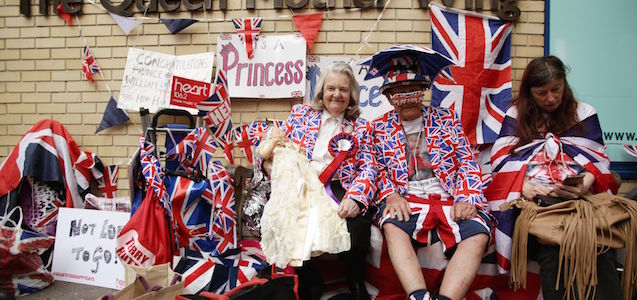 Royal fans, including Margaret Tyler (left) and Terry Hut, outside the Lindo Wing of St Mary's Hospital, in London. PRESS ASSOCIATION Photo. Picture date: Wednesday April 22, 2015. Photo credit should read: Yui Mok/PA Wire