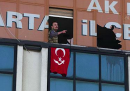 A Istanbul l'uomo armato che era entrato nella sede dell'AKP, il partito di governo della Turchia, è stato arrestato