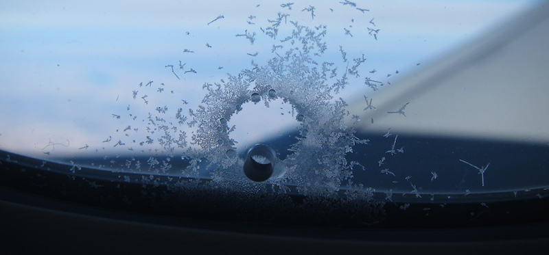 A cosa serve il buco nei finestrini degli aerei?