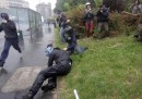 Un italiano di 28 anni è stato arrestato per l'aggressione a un agente di polizia durante gli scontri alla manifestazione "No Expo" di Milano del 1 maggio