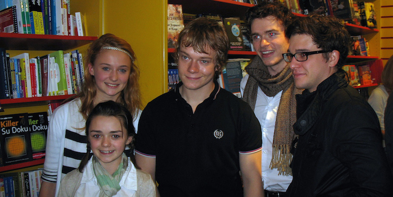 Maisie Williams (Arya Stark), Sophie Turner (Sansa Stark), Alfie Allen (Theon Greyjoy), Richard Madden (Rob Stark) e Kit Harrington (Jon Snow), Belfast, 3 novembre 2009.
(Jackie McPherson)