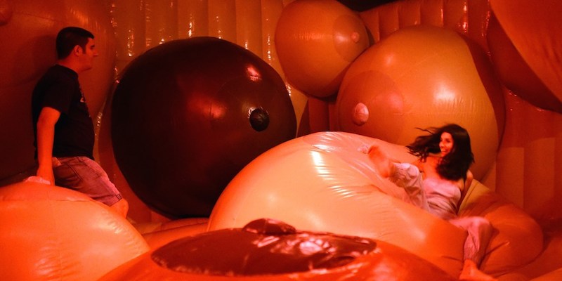 Un'installazione degli artisti londinesi Bompas &amp; Parr nella sezione "Funland" del museo. 
(TIMOTHY A. CLARY/AFP/Getty Images)