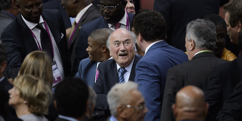 Sepp Blatter dopo l'annuncio della sua rielezione a capo della FIFA. (FABRICE COFFRINI/AFP/Getty Images)