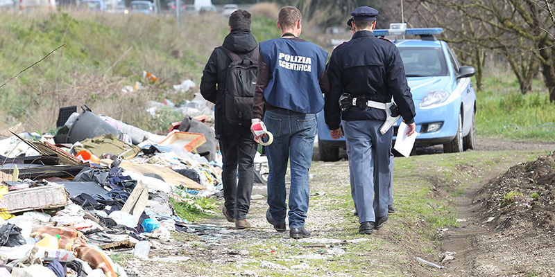 Foto: Il sequestro a Giugliano, Campania, di tre aree nella cosiddetta "Terra Dei Fuochi", 3 marzo 2015 (LaPresse - Marco Cantile)