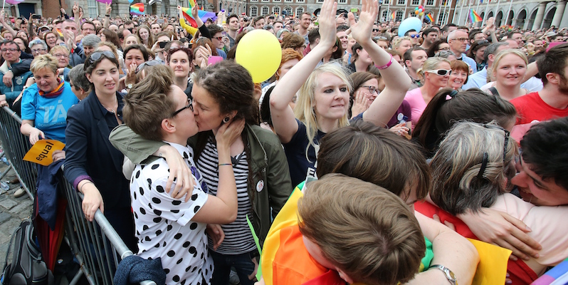 I sostenitori del "sì" al castello di Dublino, il 23 maggio 2015.
(IAN KINGTON/AFP/Getty Images)