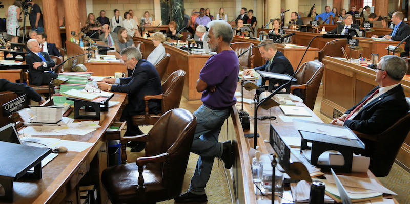 Ernie Chambers, senatore del Nebraska, al Parlamento durante la discussione sull'abolizione della pena di morte, il 27 maggio, 2015. (AP Photo/Nati Harnik)