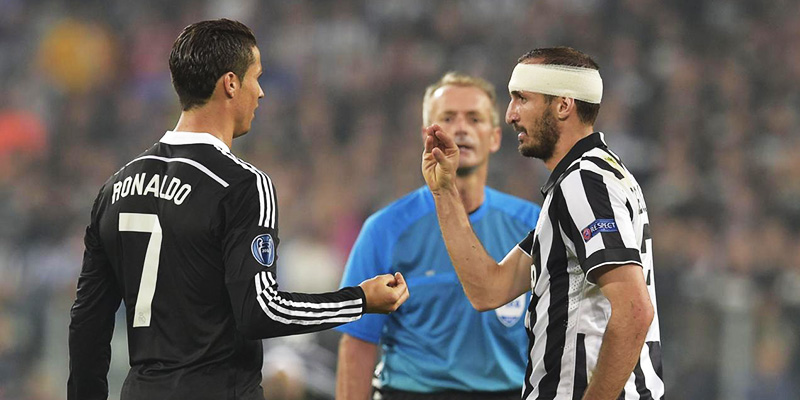 Giorgio Chiellini e Cristiano Ronaldo, durante la semifinale di andata (LaPresse - Alfredo Falcone)