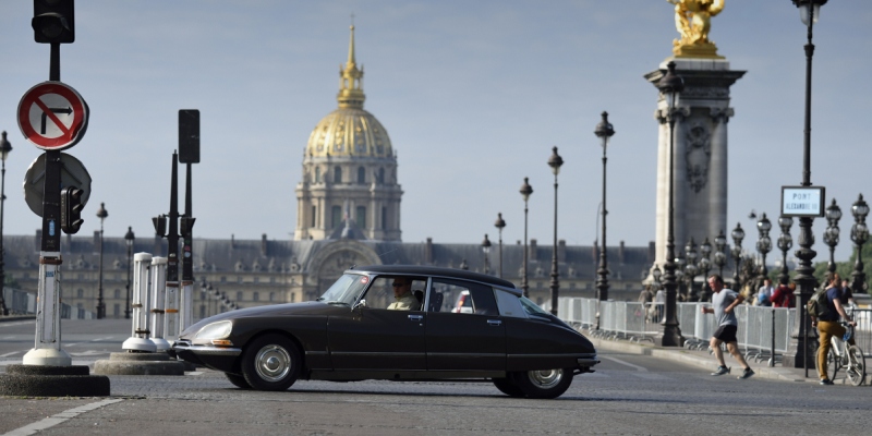 Una Citroën DS a Parigi per il raduno del 60mo anniversario, 24 maggio 2015 (ERIC FEFERBERG/AFP/Getty)