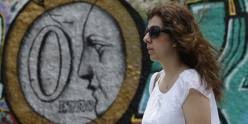 Un murale di Atene, 4 giugno 2015 (AP Photo/Thanassis Stavrakis)