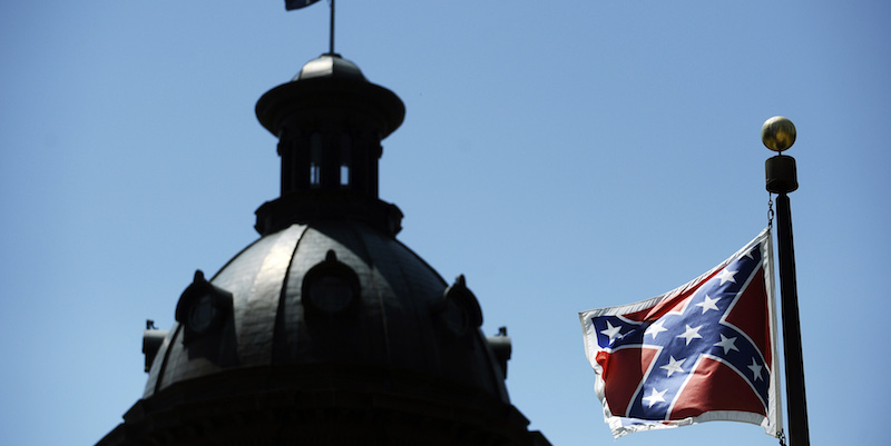 La bandiera confederata e la cupola del Campidoglio del South Carolina a Columbia, 19 giugno 2015
(AP Photo/Rainier Ehrhardt)