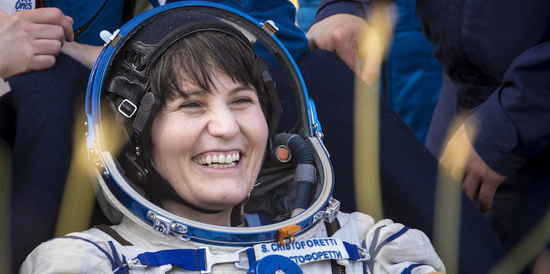Samantha Cristoforetti appena tornata sulla Terra, Kazakistan, 11 giugno 2015. 
(Bill Ingalls/NASA via AP)