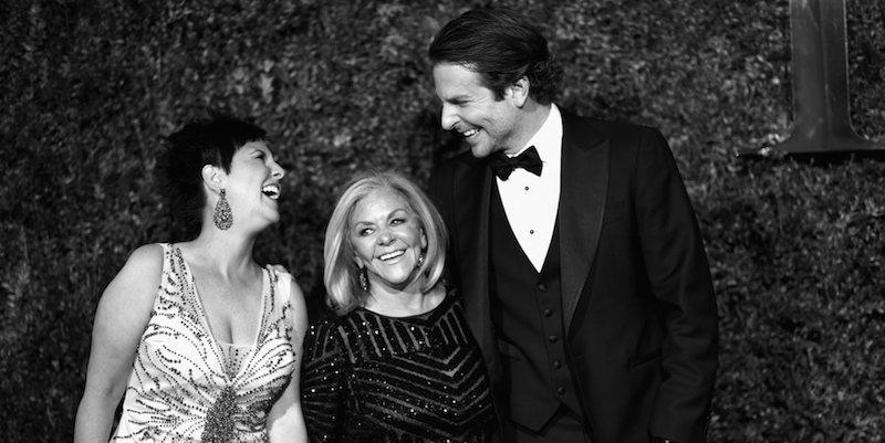 Bradley Cooper con la madre, Gloria Campano, e la sorella, Holly Cooper.
(Mike Coppola/Getty Images for Tony Awards Productions)