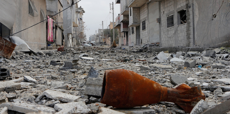 Una granata tra le macerie di Kobane, in Siria, il 21 febbraio 2015. (Antonio Pampliega/picture-alliance/dpa/AP Images