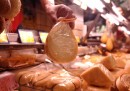 Davvero l'UE ha imposto all'Italia la produzione di formaggio "senza latte"?