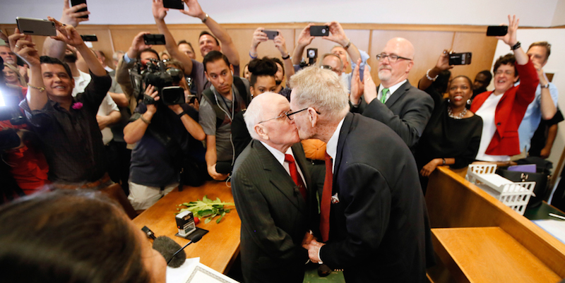George Harris e Jack Evans si sposano a Dallas, in Texas il 26 giugno 2015. (AP Photo/Tony Gutierrez)