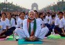 Le foto di Narendra Modi che fa yoga sul Rajpath