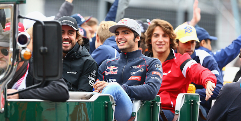 I piloti Fernando Alonso, Carlos Sainz, Roberto Merhi e Manor Marussia a una parata prima del Gran Premio d'Austria.
(Clive Mason/Getty Images)