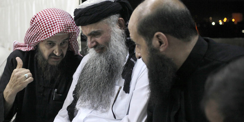 Abu Qatada, in centro, e Abu Mohammed al Maqdisi, a sinistra, ad Amman, in Giordania, 24 settembre 2014. (AP photo/Mohammad Hannon)
