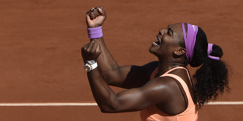 Serena Williams dopo aver vinto il Roland Garros, il 6 giugno (DOMINIQUE FAGET/AFP/Getty Images)