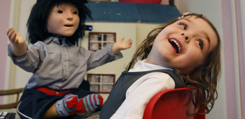Eden, una bambina autistica, in un centro per bambini autistici nel Regno Unito. (AP Photo/Alastair Grant)
