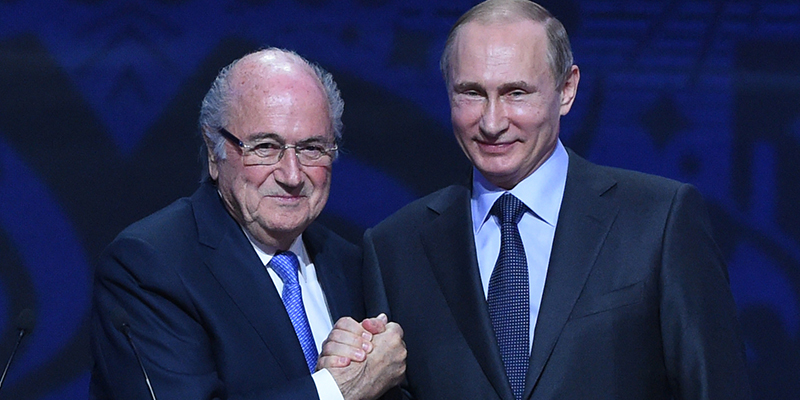 Vladimir Putin e Joseph S. Blatter (Marcus Brandt/picture-alliance/dpa/AP Images)
