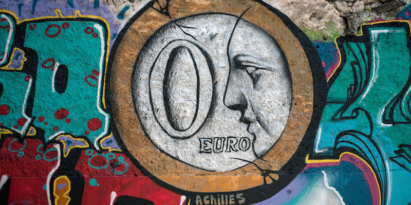 Una moneta dal valore di zero euro dipinta su un muro ad Atene, 30 giugno 2015. 
(Socrates Baltagiannis/picture-alliance/dpa/AP Images)