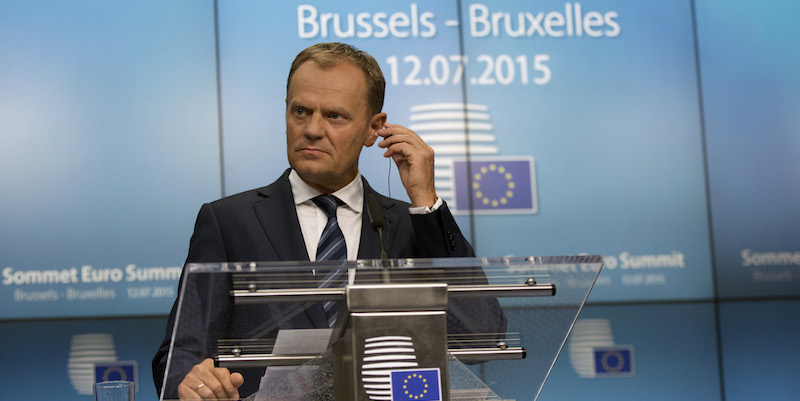 Il presidente del Consiglio Europeo Donald Tusk in conferenza stampa dopo una riunione dei paesi dell'Eurozona sulla Grecia a Bruxelles, 13 luglio 2015. 
(AP Photo/Virginia Mayo)