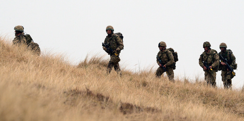 Soldati inglesi durante un'esercitazione in Scozia
(Foto di Jeff J Mitchell/Getty Images)