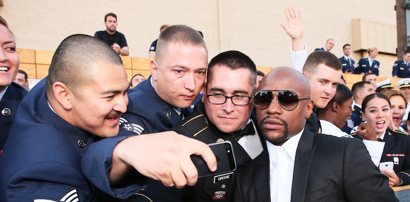 Floyd Mayweather non è più campione mondiale di boxe dei pesi welter