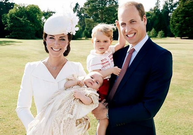 Le foto ufficiali del battesimo della principessa Charlotte, scattate da Mario Testino
