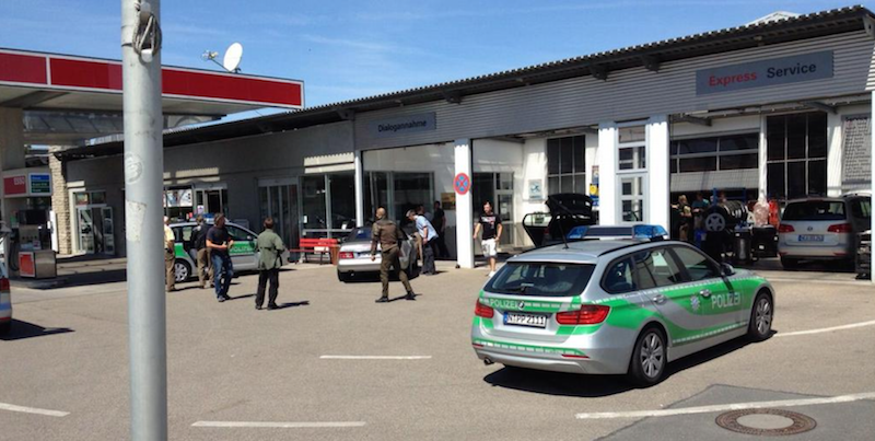 Un uomo ha sparato da un’auto in Baviera, nel sud in Germania, uccidendo almeno due persone: è stato arrestato dalla polizia