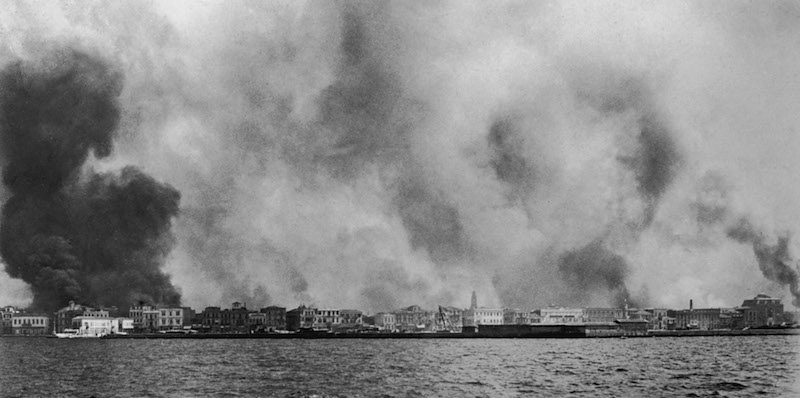 Incendi a Smirne durante la guerra tra Grecia e Turchia, nel settembre del 1922.
(Topical Press Agency/Hulton Archive/Getty Images)