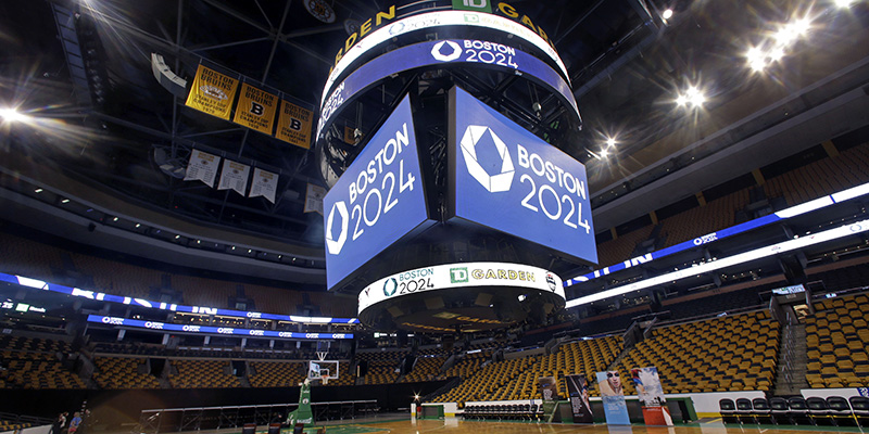 Il logo di Boston 2024 nel palazzetto TD Garden. (AP Photo/Elise Amendola)