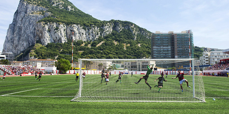 Il Victoria Stadium di Gibilterra, nel 2014 (MARCOS MORENO/AFP/Getty Images)