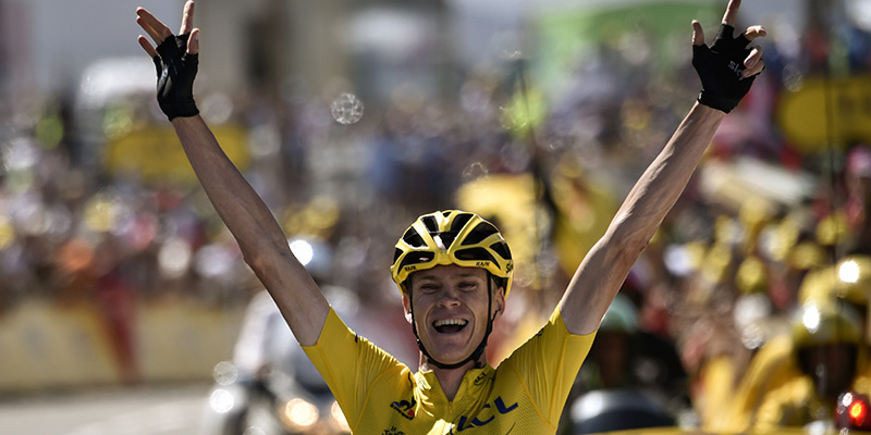 Chris Froome festeggia la vittoria della decima tappa del Tour de France (ERIC FEFERBERG/AFP/Getty Images)