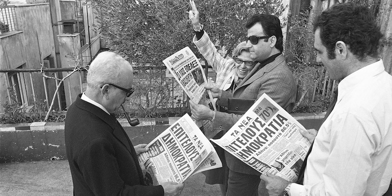 Il giorno dopo la vittoria della Repubblica nel referendum del 1974. (AP Photo)