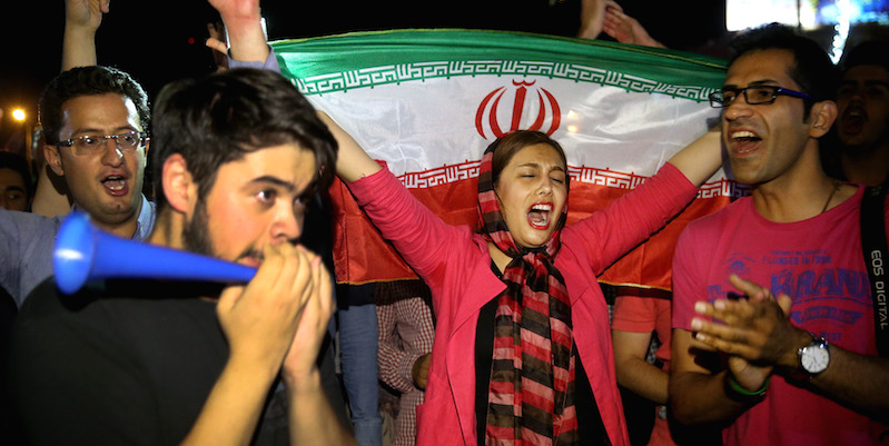 Festeggiamenti a Teheran dopo il raggiungimento dell'accordo sul nucleare. (AP Photo/Ebrahim Noroozi)