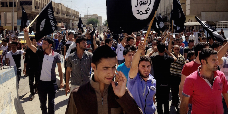 Una manifestazione a favore dell'ISIS a Mosul, in Iraq. (AP Photo, File)