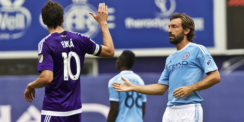 Ricardo Kaka e Andrea Pirlo. (Icon Sportswire via AP Images)