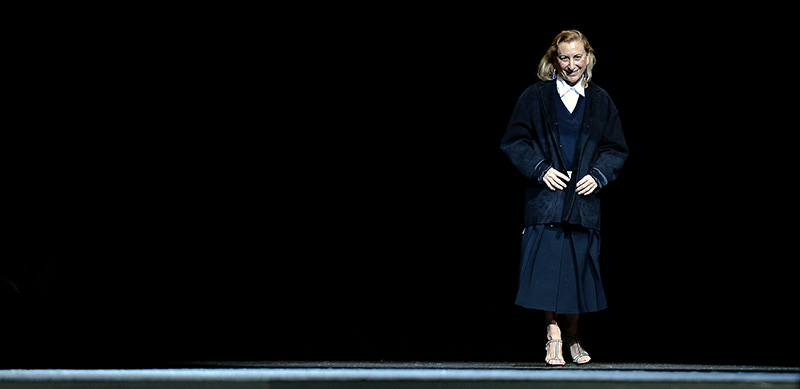 Miuccia Prada dopo una sfilata a a Milano nel 2014 (FILIPPO MONTEFORTE/AFP/Getty Images)