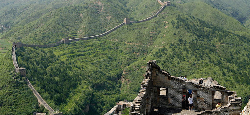 Una sezione diroccata della Grande Muraglia vicino Simatai, a nordest di Pechino (TEH ENG KOON/AFP/Getty Images)
