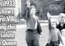 La prima pagina del Sun con la Regina Elisabetta che fa il saluto nazista da bambina